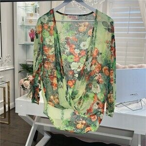 WILLA SHEER GREEN FLORAL TOP SIZE MEDIUM
